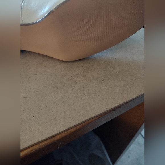 Preowned Women's Didifu White Leather Pumps Size 10 - Picture 3 of 7